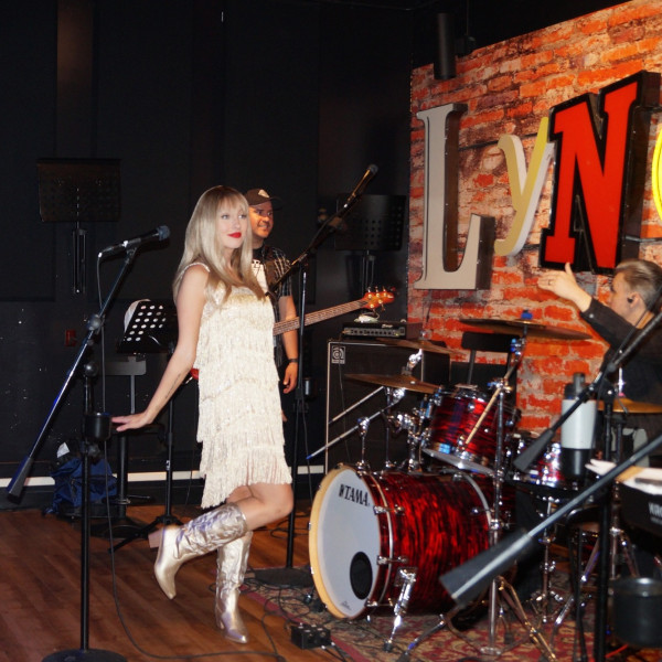 Taylor's Story (Taylor Swift Tribute)